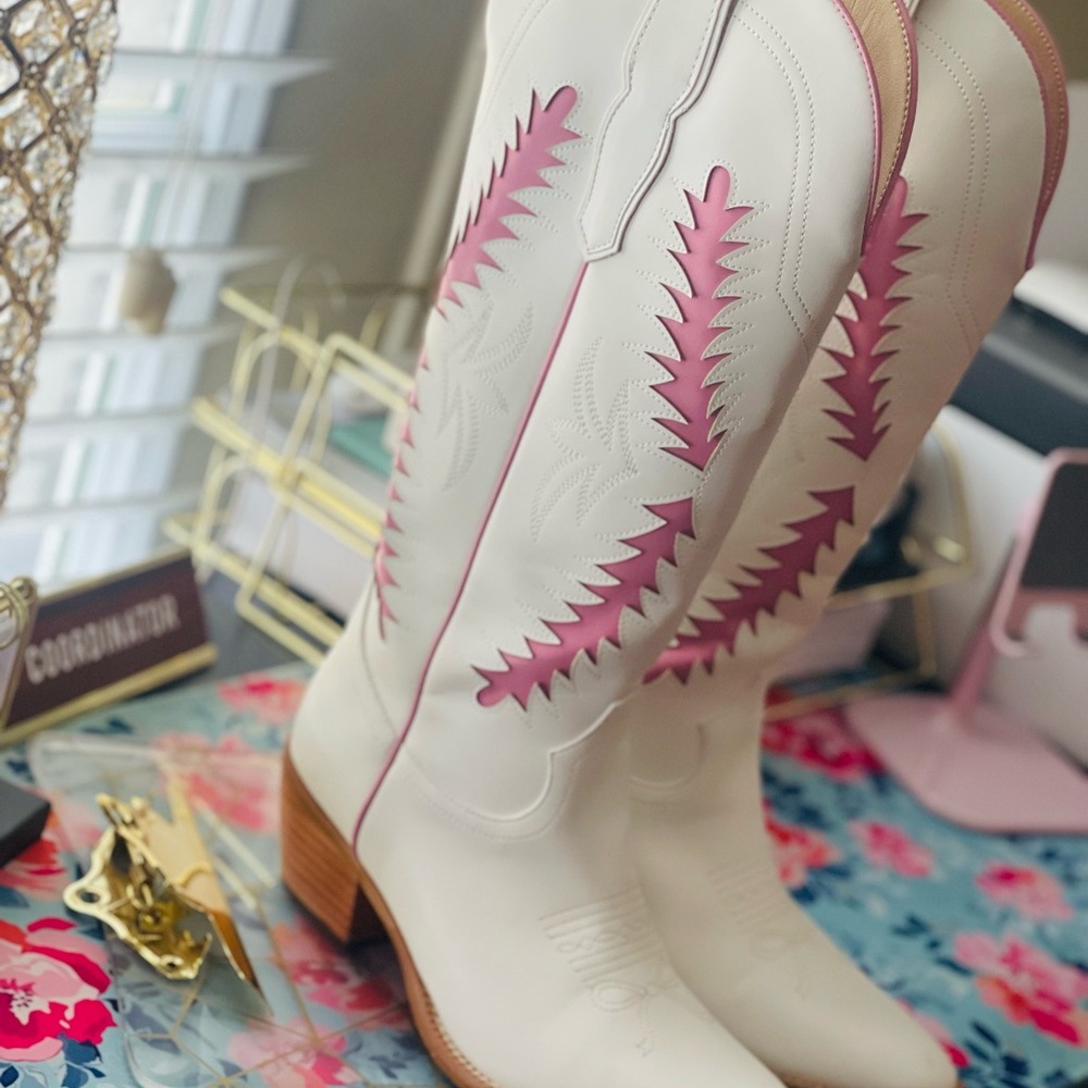 Mi.iM White and Pink Heeled Boots with Embroidery